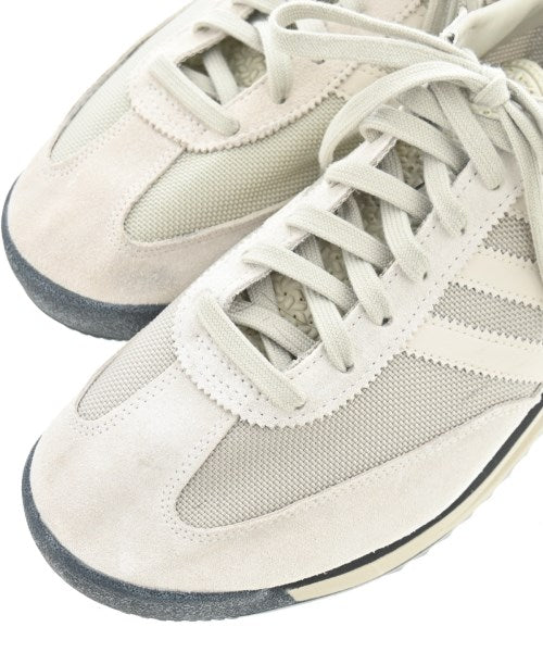 adidas 運動鞋