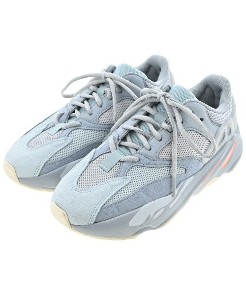adidas 運動鞋
