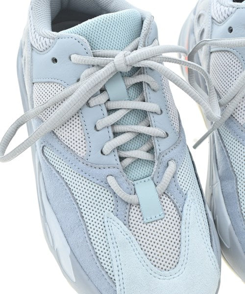 adidas 運動鞋