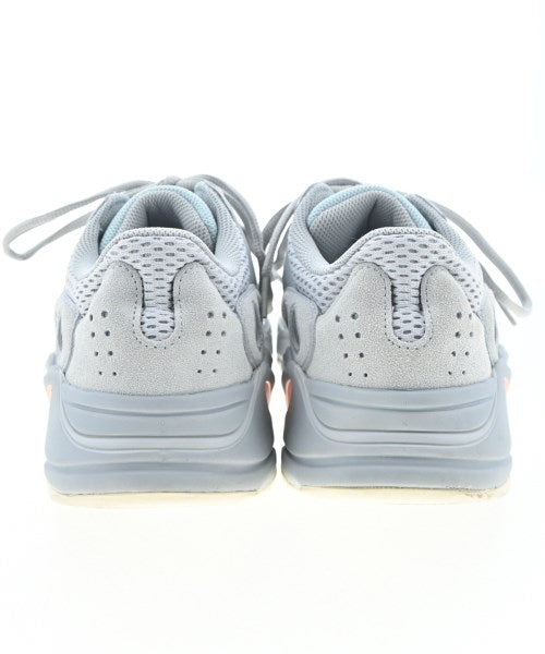adidas 運動鞋