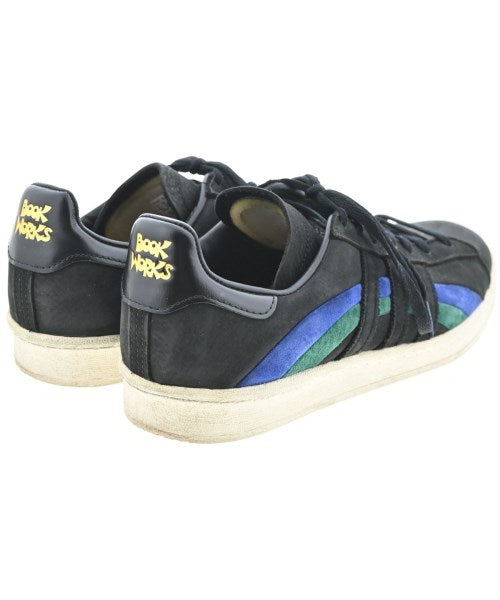 adidas 運動鞋