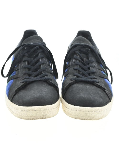 adidas 運動鞋