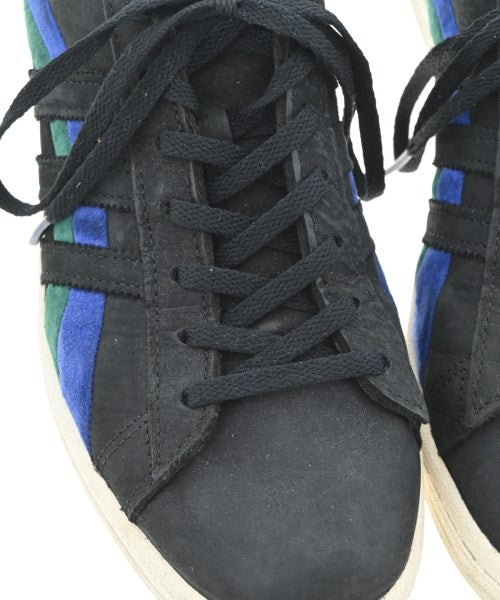 adidas 運動鞋