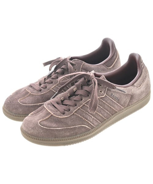 adidas 運動鞋