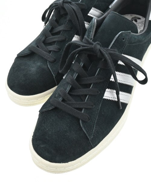 adidas 運動鞋