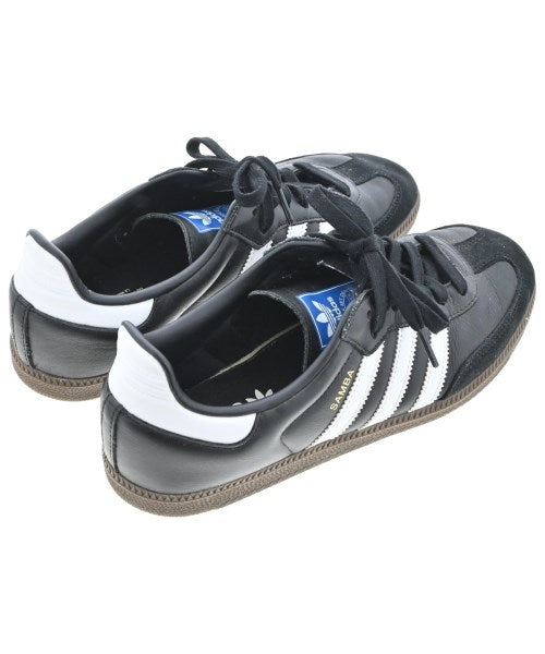 adidas 運動鞋
