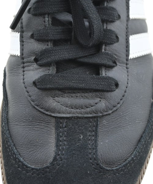 adidas 運動鞋
