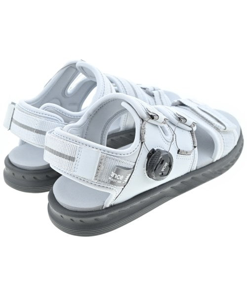 New Balance 涼鞋