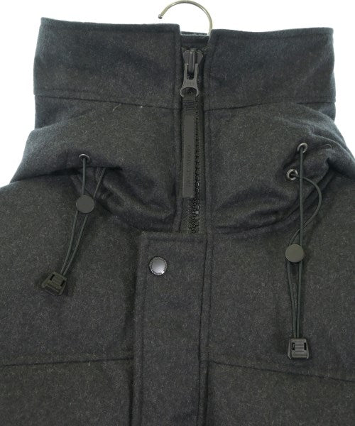 CANADA GOOSE 羽絨夾克/背心