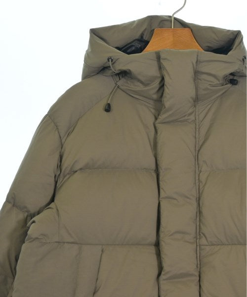 CANADA GOOSE 羽絨夾克/背心