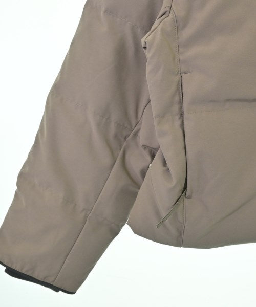 CANADA GOOSE 羽絨夾克/背心
