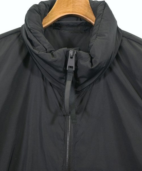 CANADA GOOSE 羽絨夾克/背心