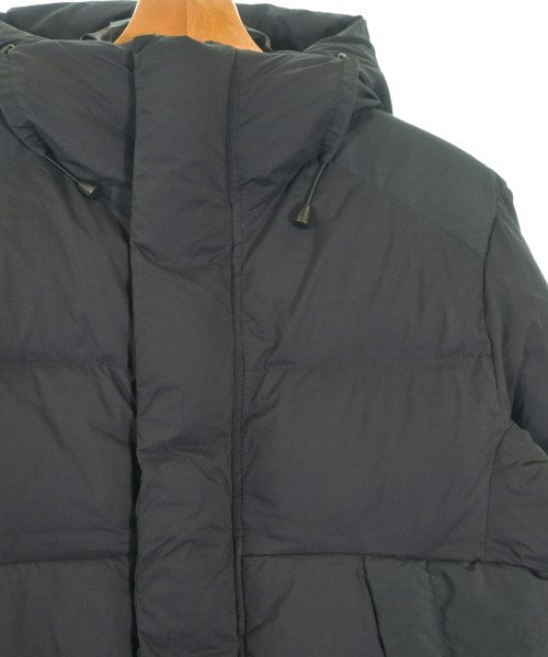 CANADA GOOSE 羽絨夾克/背心