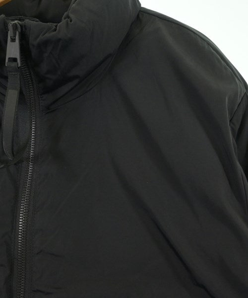 CANADA GOOSE 羽絨夾克/背心
