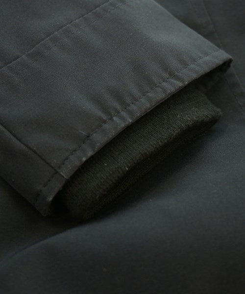 CANADA GOOSE 羽絨夾克/背心