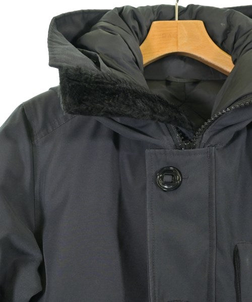 CANADA GOOSE 羽絨夾克/背心