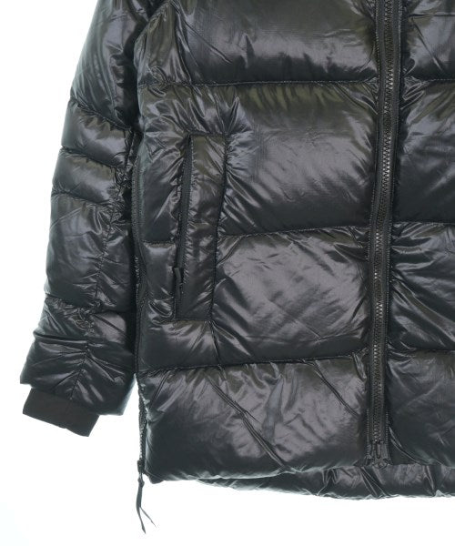 CANADA GOOSE 羽絨夾克/背心