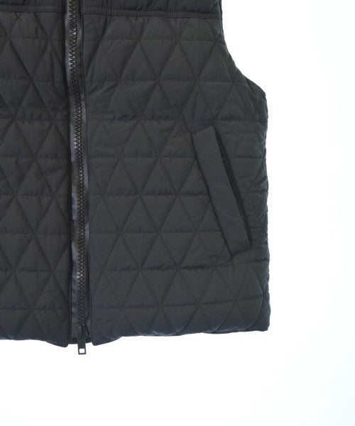 CANADA GOOSE 羽絨夾克/背心