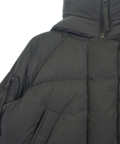 CANADA GOOSE 羽絨夾克/背心