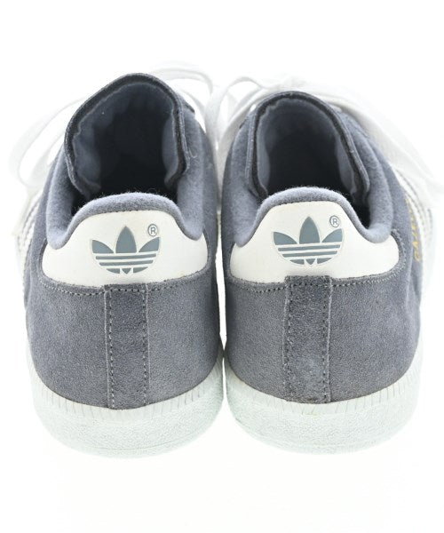 adidas 運動鞋