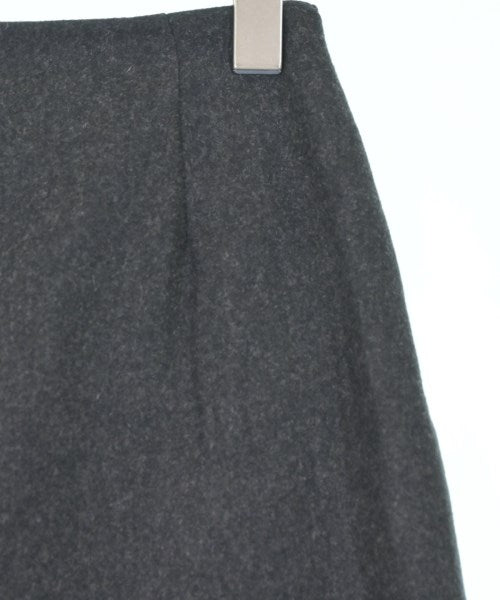 PRADA 膝上裙