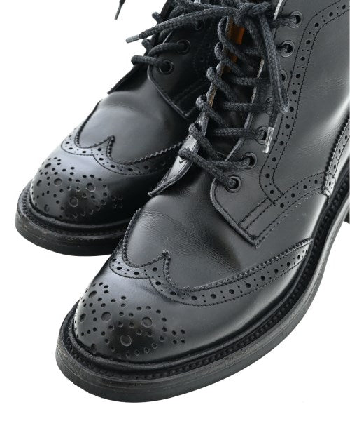 Tricker's 靴子
