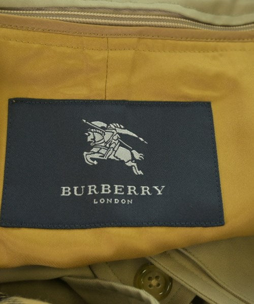BURBERRY 支撐領外套
