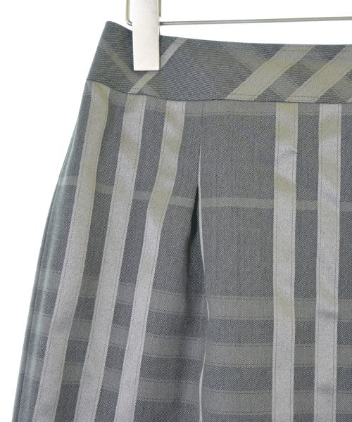 BURBERRY 膝上裙