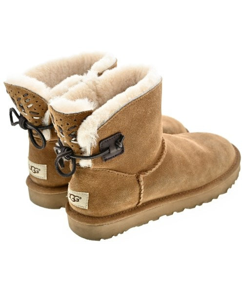 UGG 靴子
