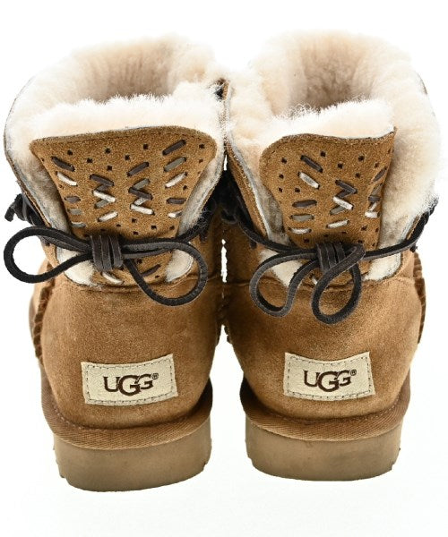 UGG 靴子