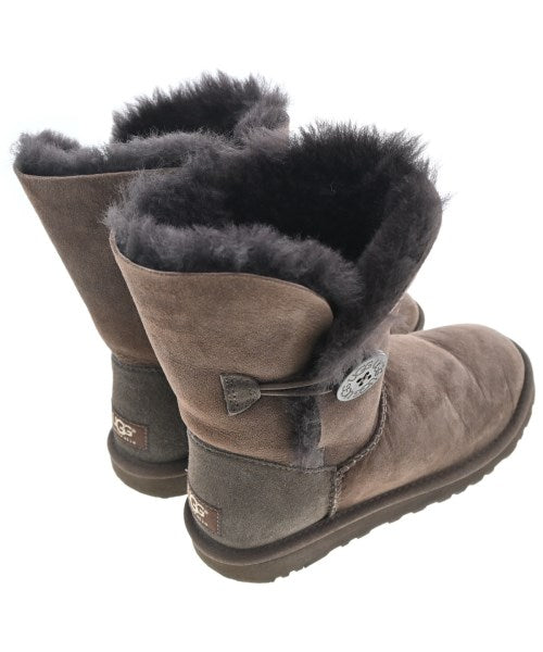 UGG 靴子