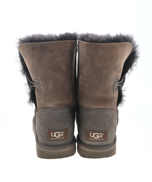 UGG 靴子