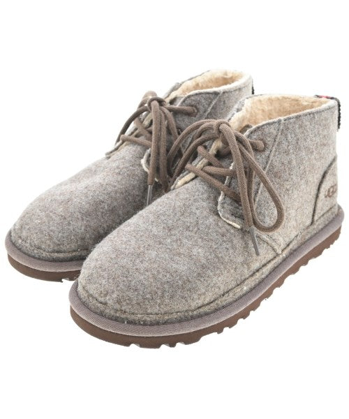 UGG 靴子