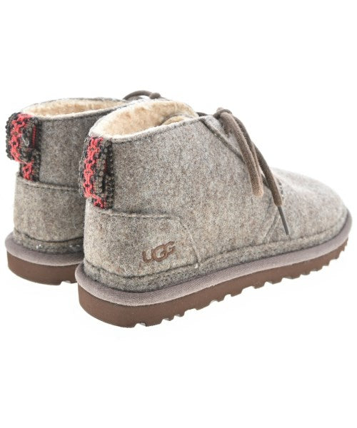 UGG 靴子