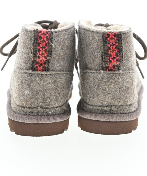 UGG 靴子