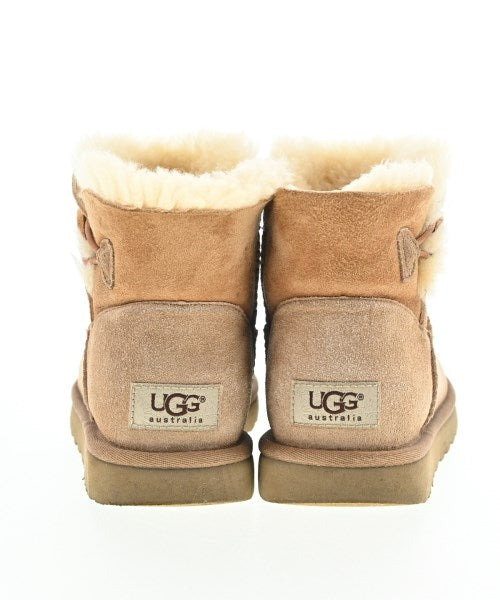 UGG 靴子