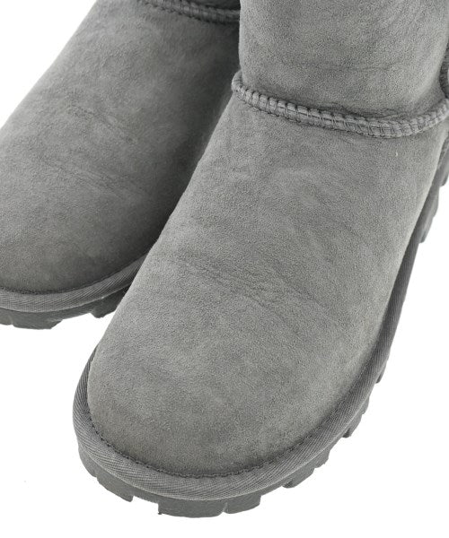 UGG 靴子