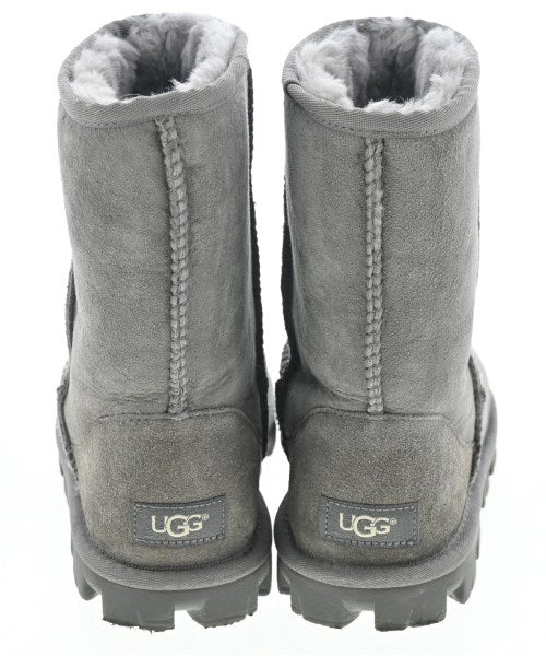 UGG 靴子