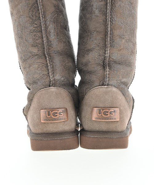 UGG 靴子