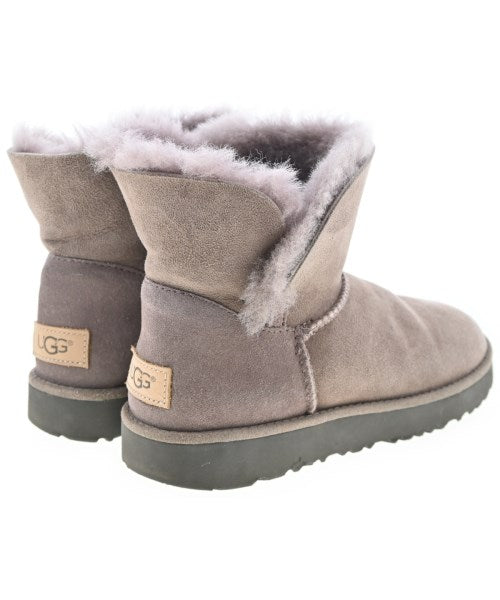 UGG 靴子