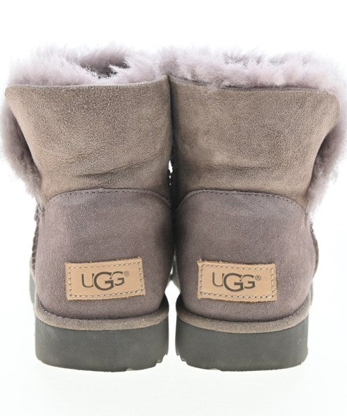 UGG 靴子