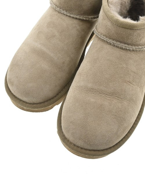 UGG 靴子