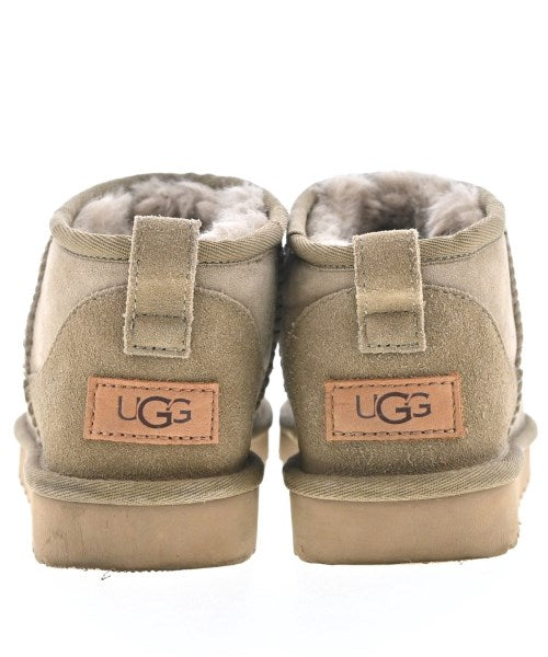 UGG 靴子