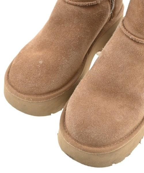 UGG 靴子