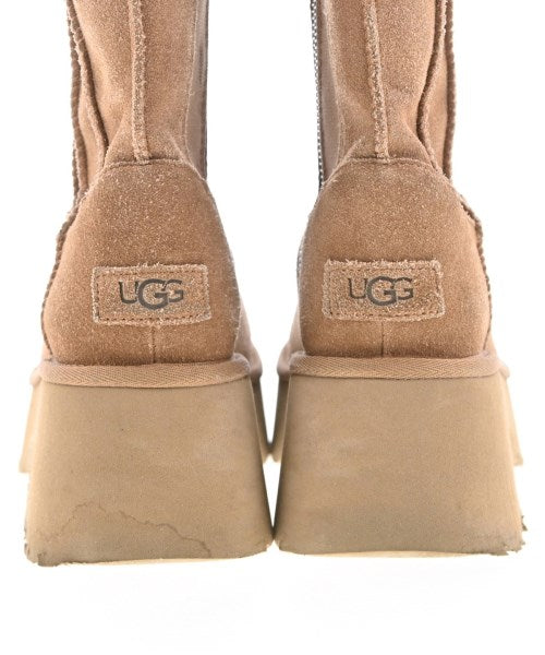 UGG 靴子