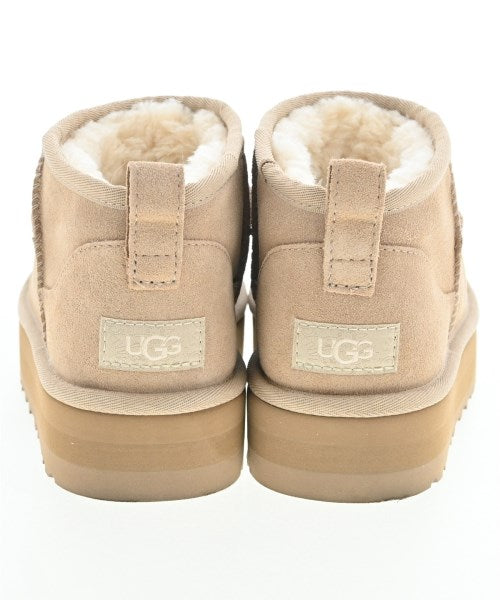 UGG 靴子