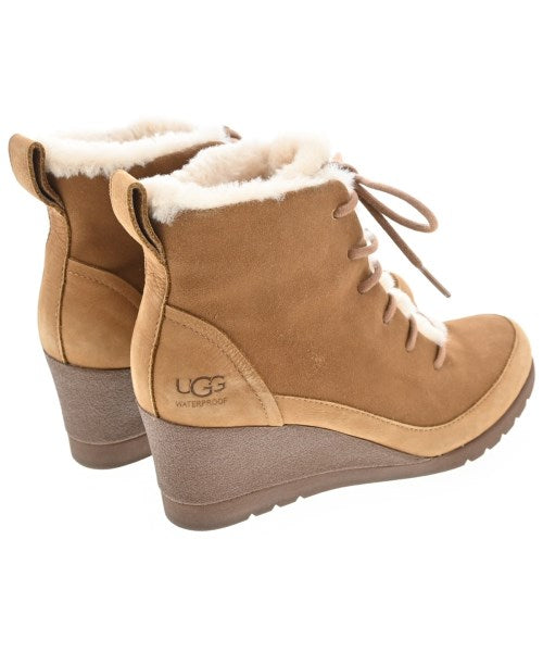 UGG 靴子