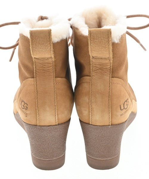 UGG 靴子
