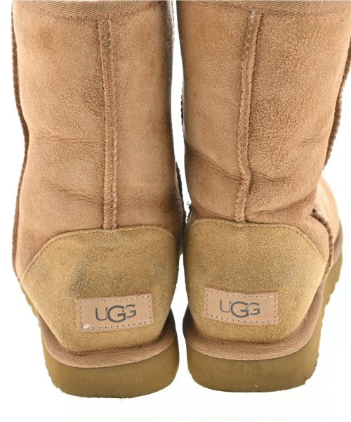 UGG 靴子