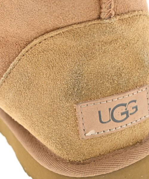 UGG 靴子